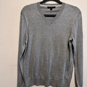 Banana Republic Gray V-Neck Sweater Classic Knit